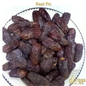 Indulge in the world of exquisite flavors with our Amber Dates, cultivated in the heart of Madinah, Saudi Arabia. These dates are renowned for their impressive size, making them the largest of Al-Madinah dates. With their dark brown to brownish-black hues, these dates offer a unique appearance that is as inviting as it is delightful.